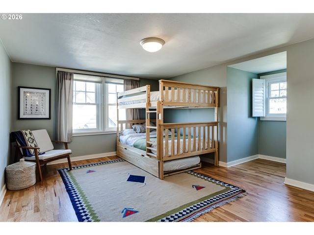 2096 CHARNELTON St, Eugene, OR 97405