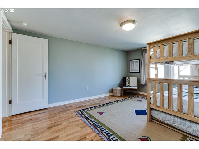 2096 CHARNELTON St, Eugene, OR 97405