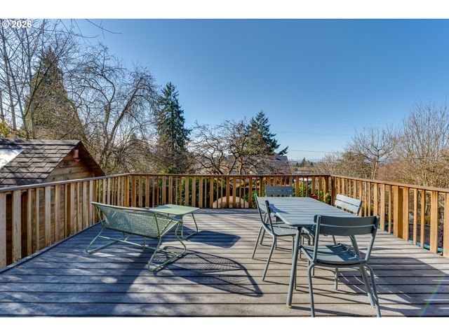 2096 CHARNELTON St, Eugene, OR 97405