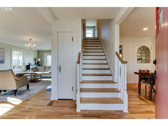 2096 CHARNELTON St, Eugene, OR 97405