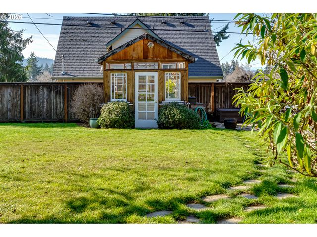 2096 CHARNELTON St, Eugene, OR 97405