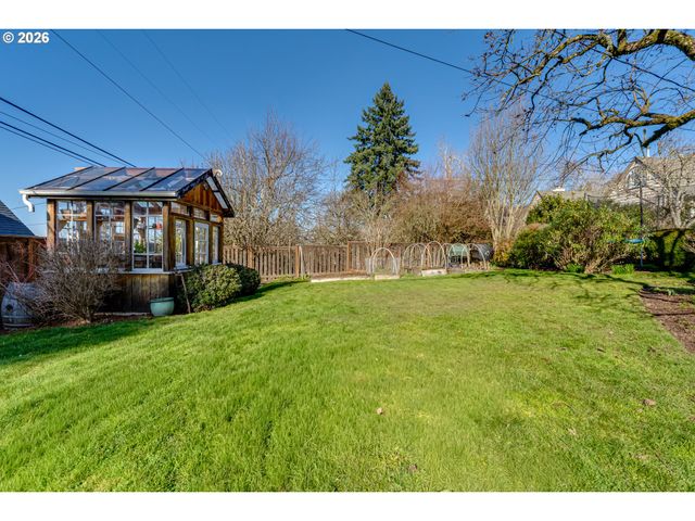 2096 CHARNELTON St, Eugene, OR 97405