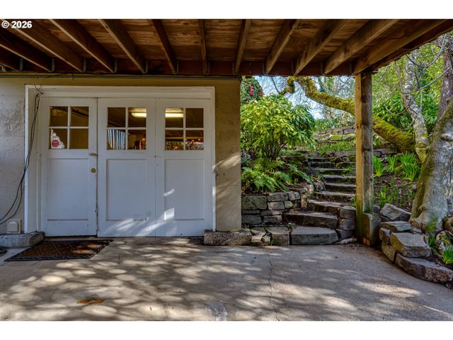 2096 CHARNELTON St, Eugene, OR 97405