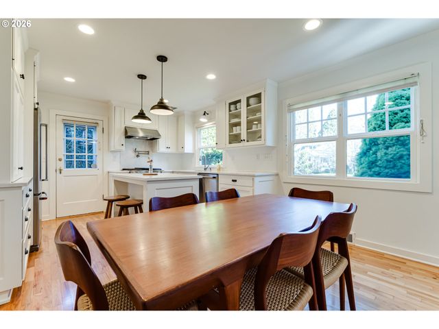 2096 CHARNELTON St, Eugene, OR 97405