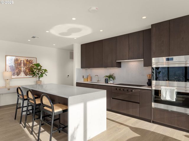 550 Sw 10TH Ave 2201, Portland, OR 97205