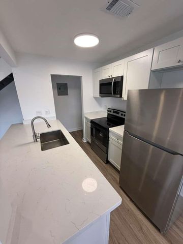 900 E Tiffany Dr 3, West Palm Beach, FL 33407