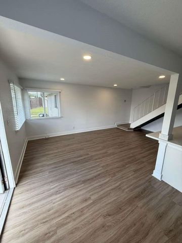 900 E Tiffany Dr 3, West Palm Beach, FL 33407