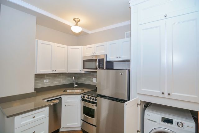 817 W Lakeside Place 502, Chicago, IL 60640