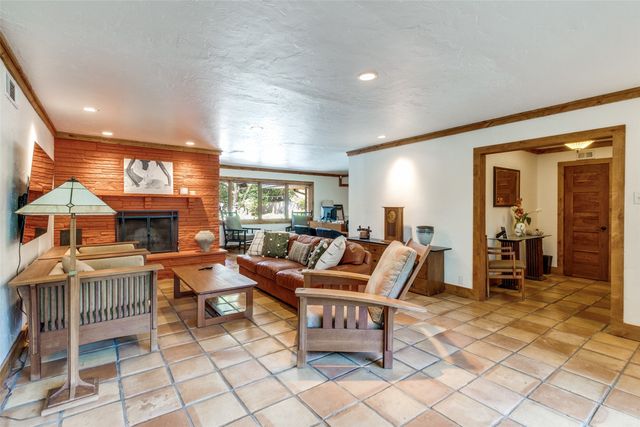 8231 Forest Hills Boulevard, Dallas, TX 75218