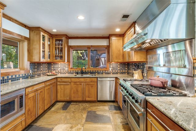 8231 Forest Hills Boulevard, Dallas, TX 75218