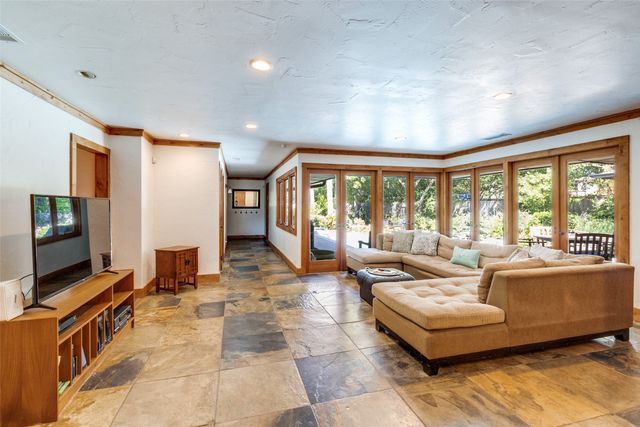 8231 Forest Hills Boulevard, Dallas, TX 75218