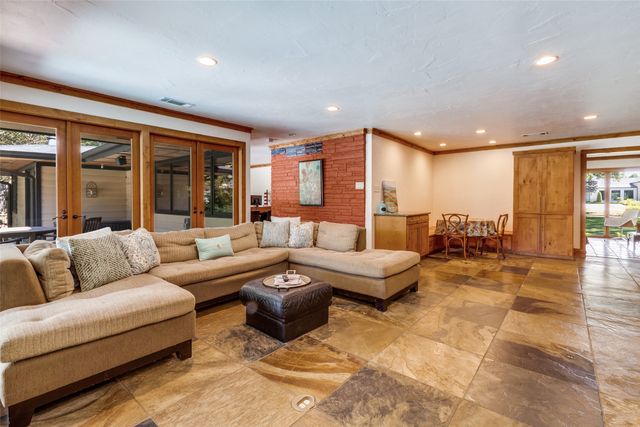 8231 Forest Hills Boulevard, Dallas, TX 75218