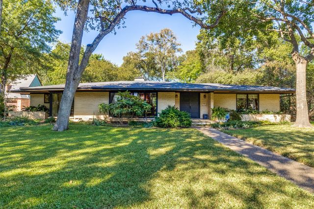 8231 Forest Hills Boulevard, Dallas, TX 75218