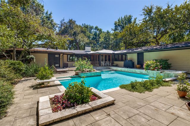 8231 Forest Hills Boulevard, Dallas, TX 75218