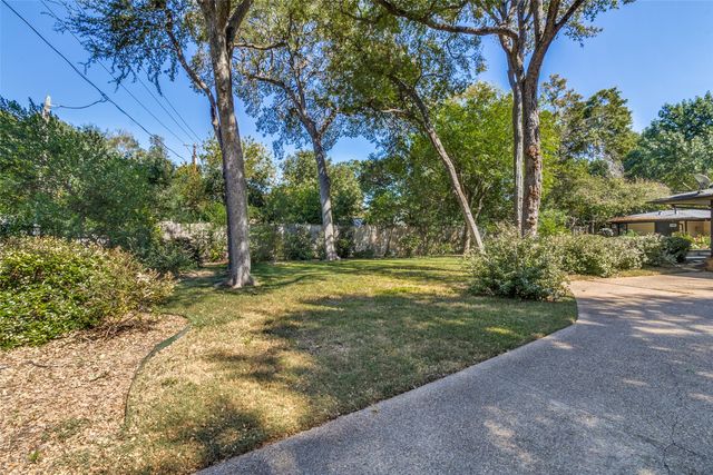 8231 Forest Hills Boulevard, Dallas, TX 75218