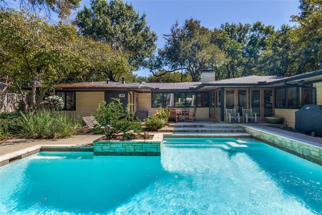 8231 Forest Hills Boulevard, Dallas, TX 75218