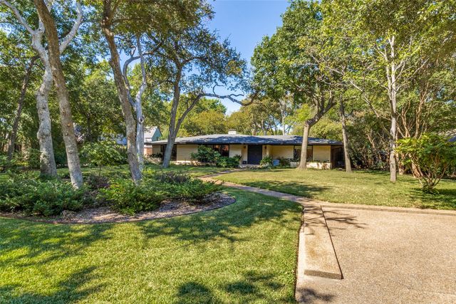 8231 Forest Hills Boulevard, Dallas, TX 75218