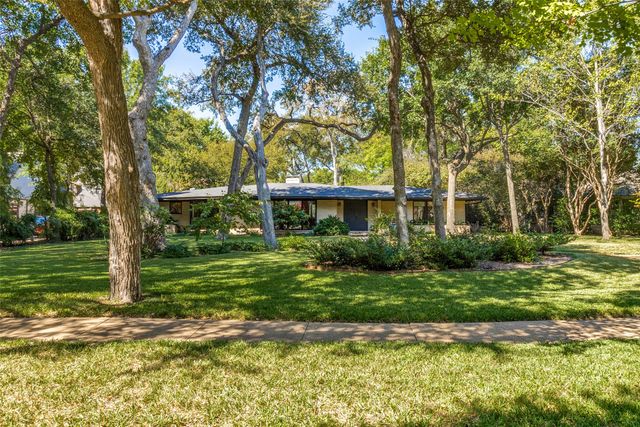 8231 Forest Hills Boulevard, Dallas, TX 75218