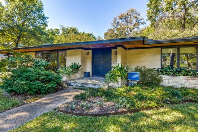 8231 Forest Hills Boulevard, Dallas, TX 75218