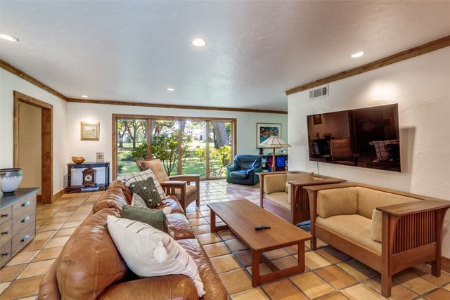 8231 Forest Hills Boulevard, Dallas, TX 75218