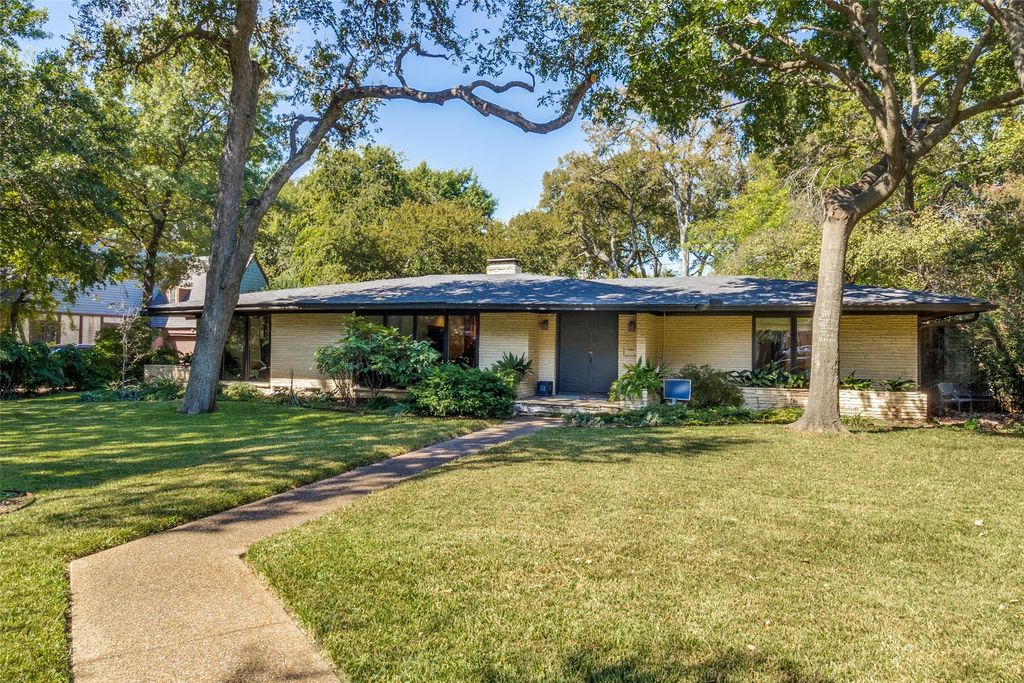 8231 Forest Hills Boulevard, Dallas, TX 75218