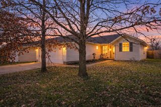 705 N Jonathan Avenue, Springfield, MO 65802