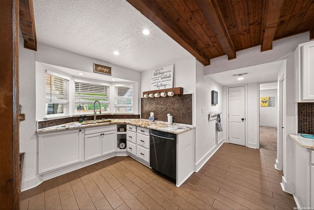 450 SPACEWAY DR, Windcrest, TX 78239