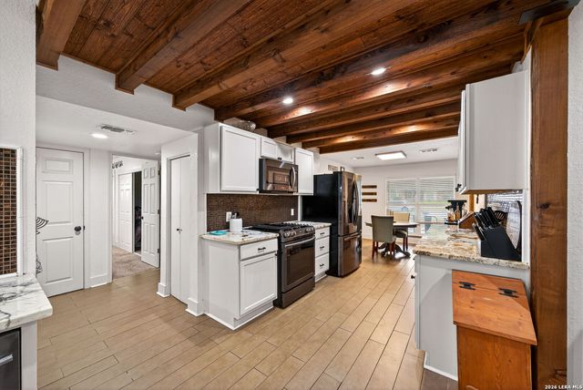 450 SPACEWAY DR, Windcrest, TX 78239