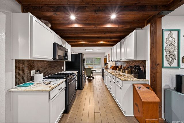 450 SPACEWAY DR, Windcrest, TX 78239