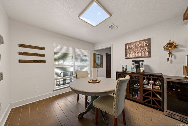 450 SPACEWAY DR, Windcrest, TX 78239