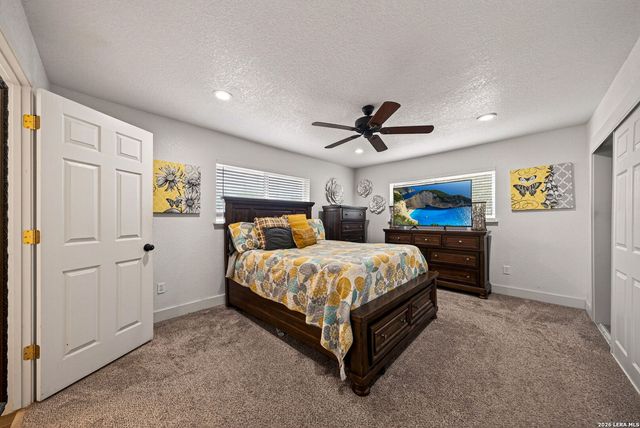 450 SPACEWAY DR, Windcrest, TX 78239