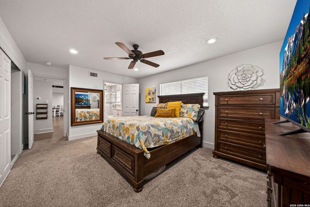 450 SPACEWAY DR, Windcrest, TX 78239