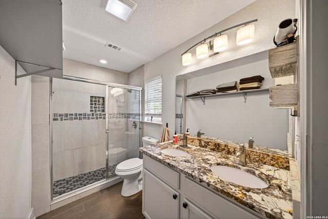 450 SPACEWAY DR, Windcrest, TX 78239