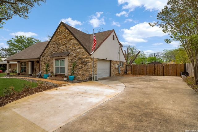 450 SPACEWAY DR, Windcrest, TX 78239