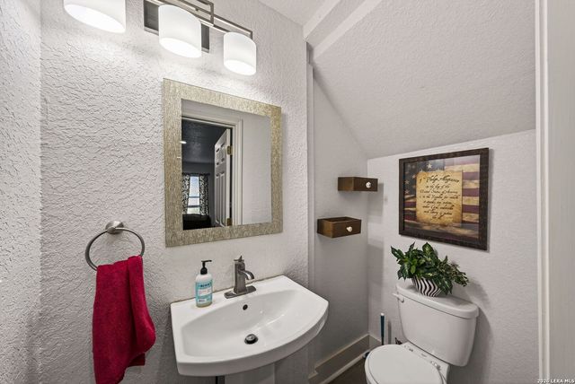 450 SPACEWAY DR, Windcrest, TX 78239