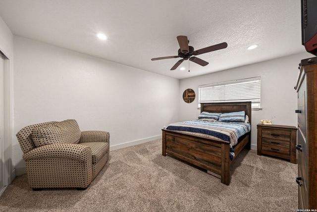 450 SPACEWAY DR, Windcrest, TX 78239