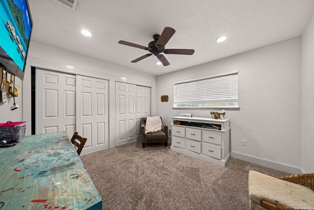 450 SPACEWAY DR, Windcrest, TX 78239