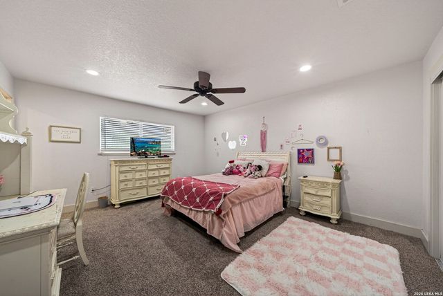 450 SPACEWAY DR, Windcrest, TX 78239