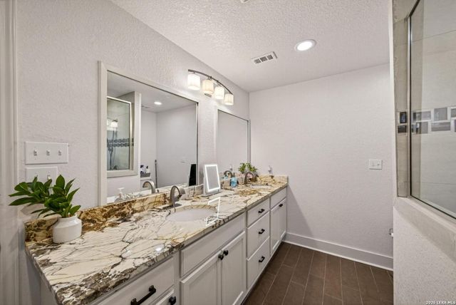 450 SPACEWAY DR, Windcrest, TX 78239