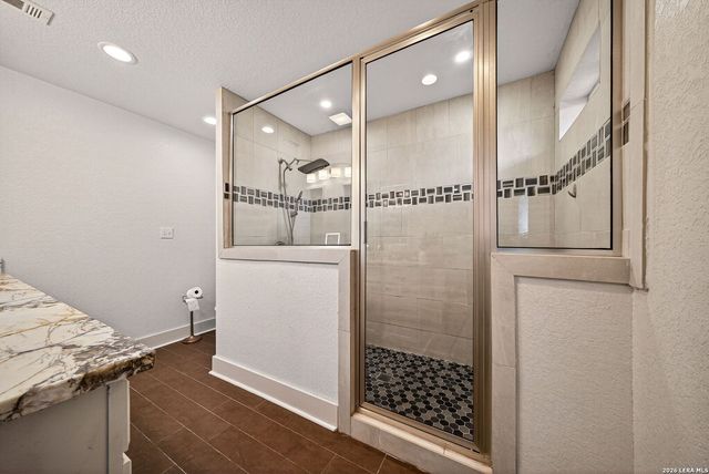 450 SPACEWAY DR, Windcrest, TX 78239