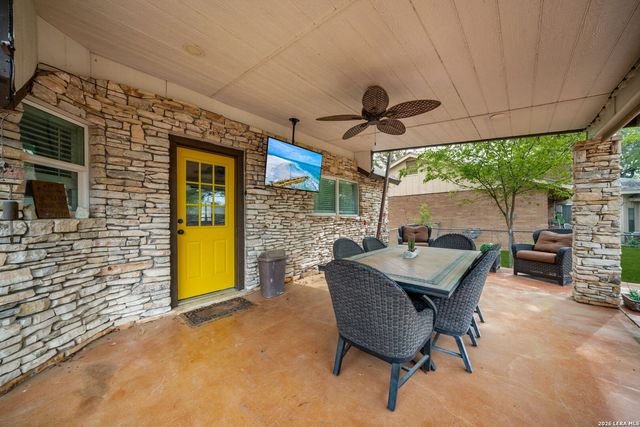 450 SPACEWAY DR, Windcrest, TX 78239