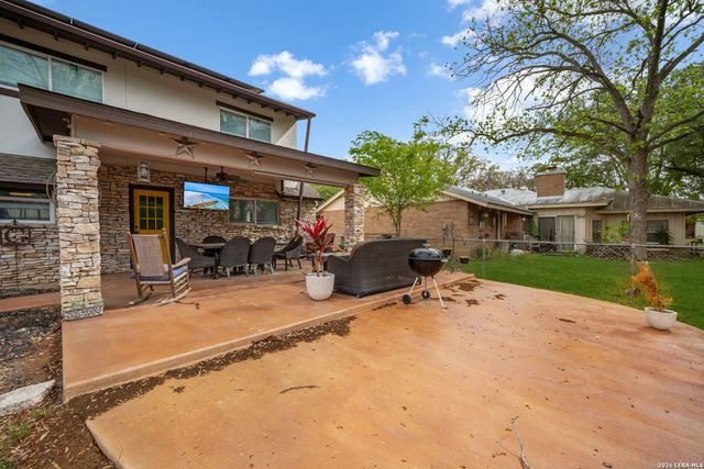 450 SPACEWAY DR, Windcrest, TX 78239