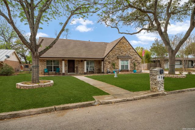 450 SPACEWAY DR, Windcrest, TX 78239