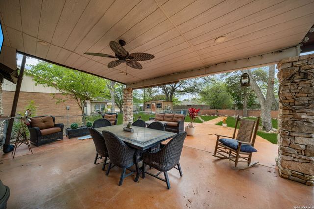 450 SPACEWAY DR, Windcrest, TX 78239