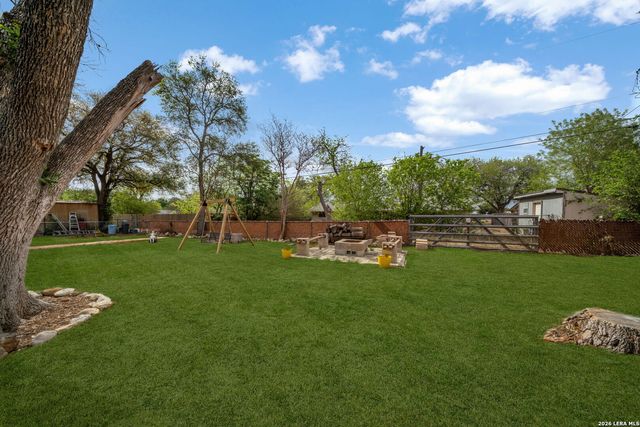 450 SPACEWAY DR, Windcrest, TX 78239