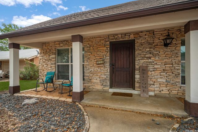 450 SPACEWAY DR, Windcrest, TX 78239