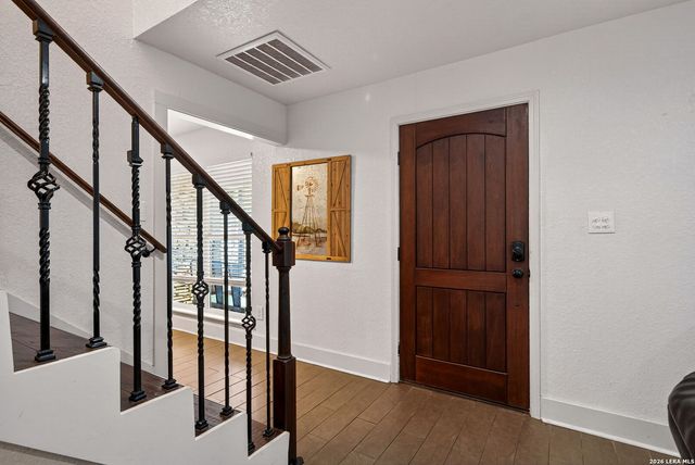 450 SPACEWAY DR, Windcrest, TX 78239