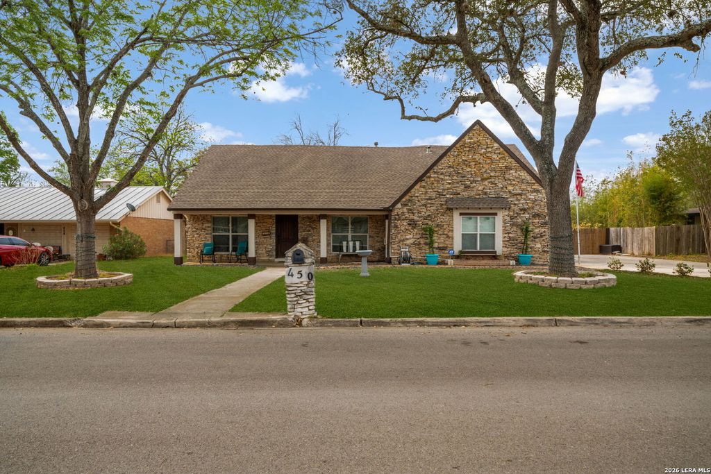 450 SPACEWAY DR, Windcrest, TX 78239