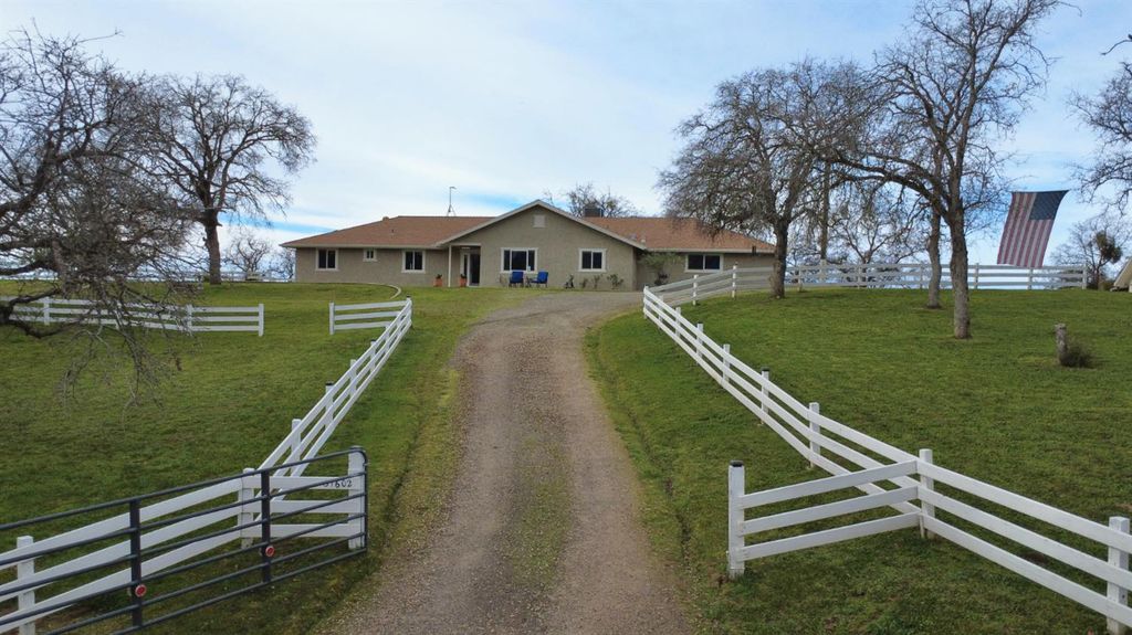 Image 1 of property listing at 31602 Tumbleweed Lane, Yokuts Valley, CA 93675