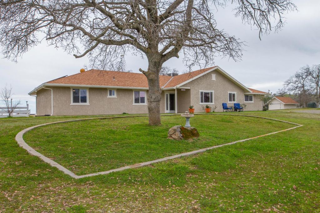 Image 2 of property listing at 31602 Tumbleweed Lane, Yokuts Valley, CA 93675